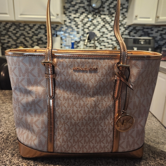 Michael Kors Jet Set Travel Small Metallic Logo Top-Zip Tote Bag in Rose Gold - Picture 3 of 14